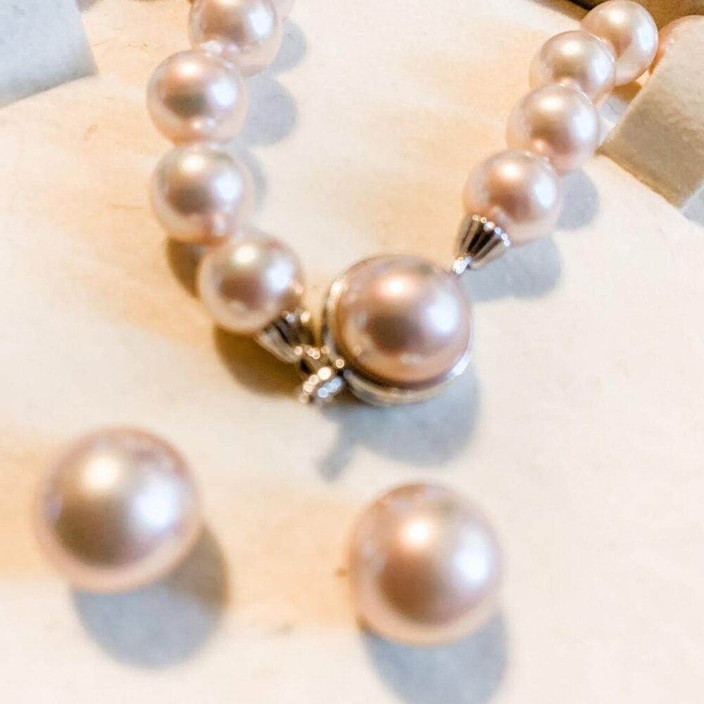 Hard to find! Classic pale pink Majorica Pearl Necklace/Earring Set - like new! - Picture 2 of 12